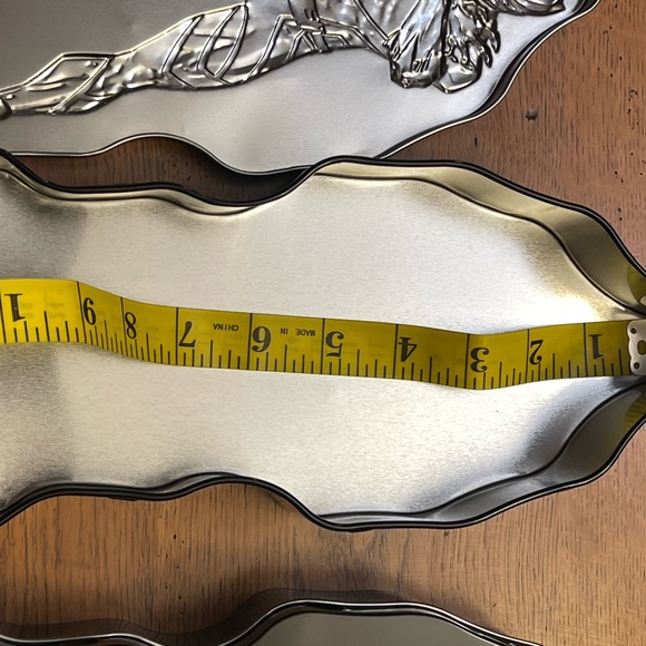 Four Black Panther Tins - Picture 7 of 13